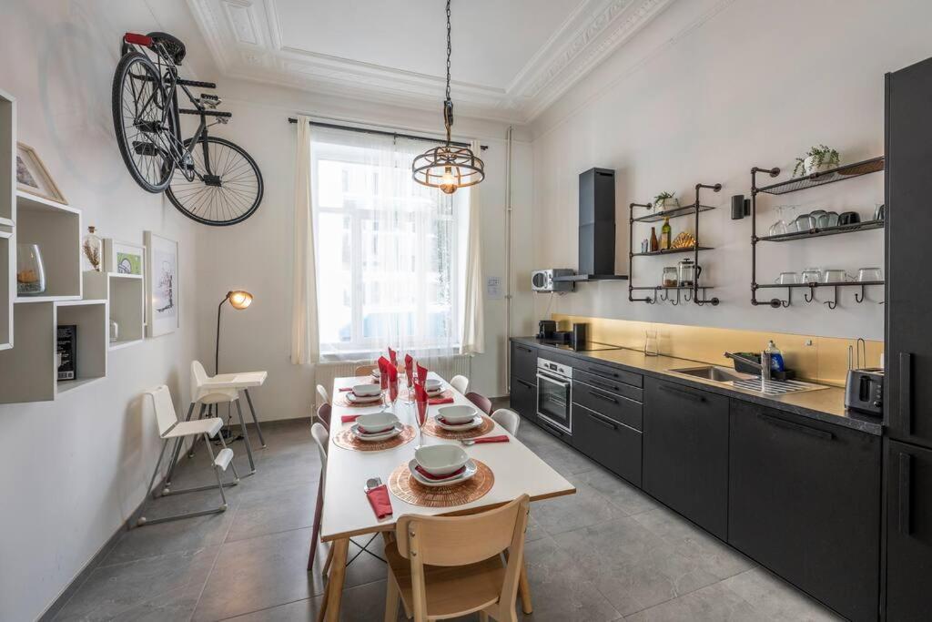Superb 3 Bedroom & 3 Bathroom Duplex In Brussels City Centre Екстериор снимка